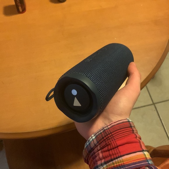 Flip 6 Speaker 🔊 - Picture 1 of 4